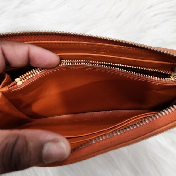 🔹️PRADA🔹️  orange quilted leather wallet with prada card COA✨️🧡 - Picture 6 of 8